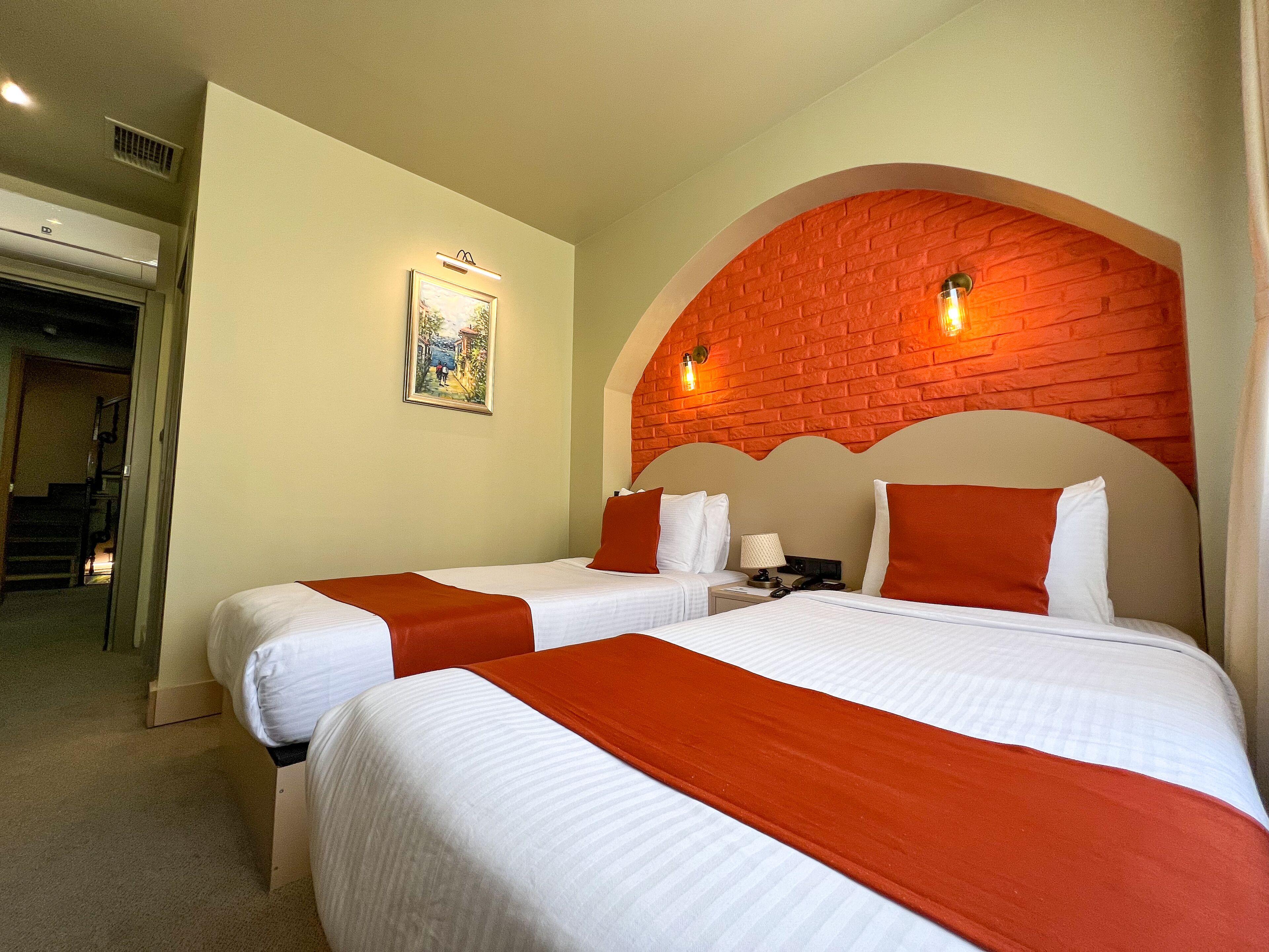 By Kinyas Hotel — Foto’s 3